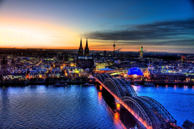 hohenzollern-bridge-cologne-skyline-2204898-1024x682 (1)